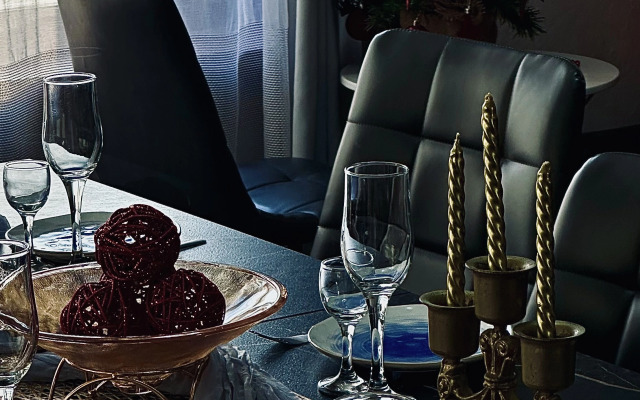 Частный дом с прудом террасами джакузи