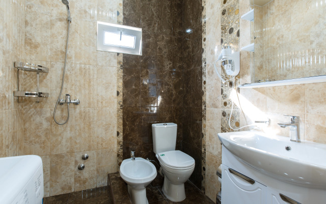 S Kukhney Apartments