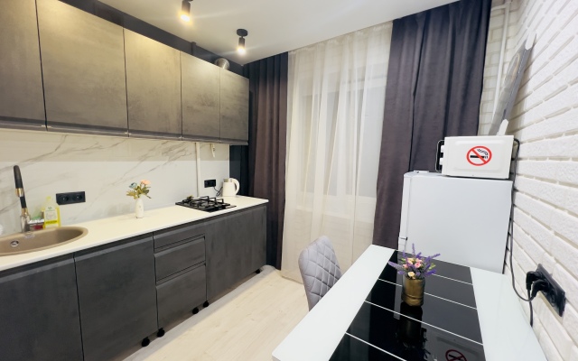 Blagoustroyennye na ulice Koroleva Apartments