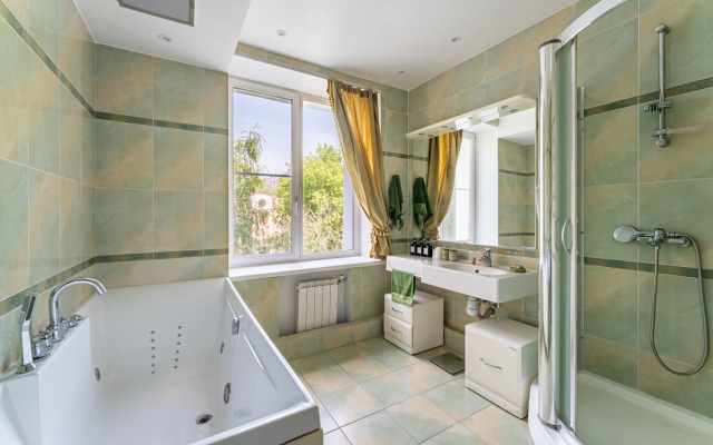 Ogromnaya Dvukhkomnatnaya Dlya 5 Chelovek U Moskva Siti Flat
