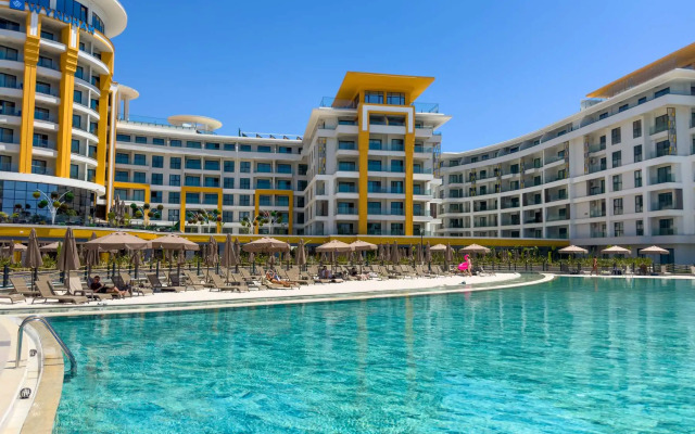 Qoople Azura World S 16 Apartments