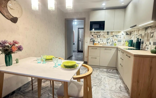 Квартира Луначарского 216