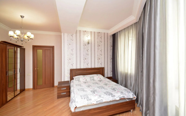 3-komn. v tsentre goroda na Severnom prospekte Flat HH550