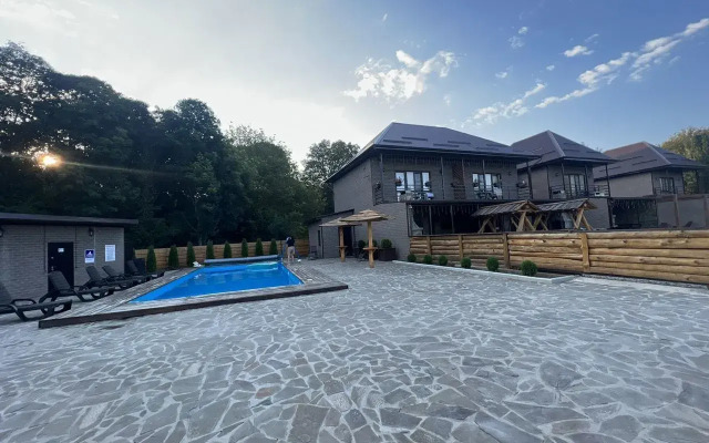 S baney i basseynom Private house