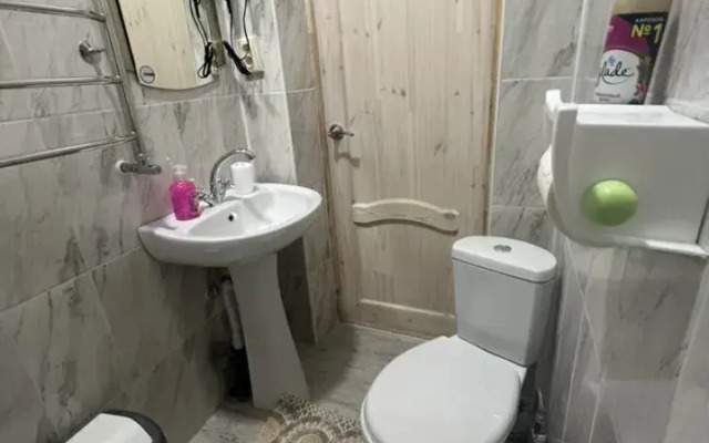 S baney, basseynom i mangalom Private house