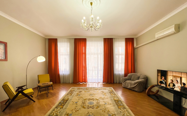 Апартаменты с балконом в самом центре города