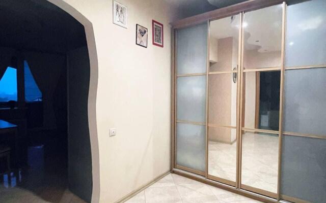 Апартаменты MAXI (Макси) на улице Колхозная 18