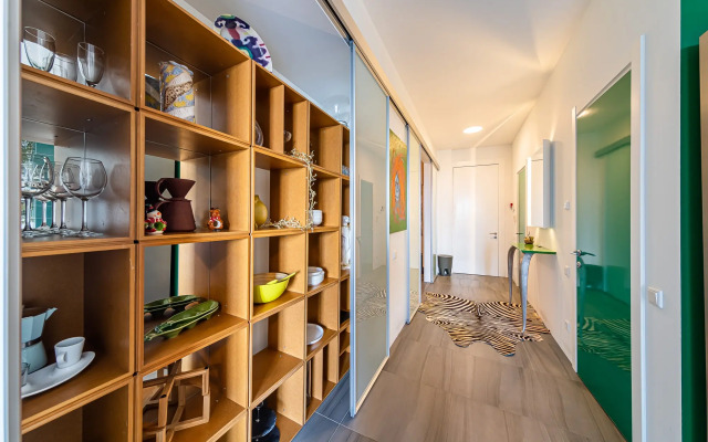 Dizaynerskiy v ZHK Akter Gelaksi Apartments