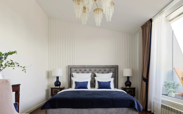 Апартаменты Minin Apartments Мансарда с двумя балконами на Невском 80 кв.м.