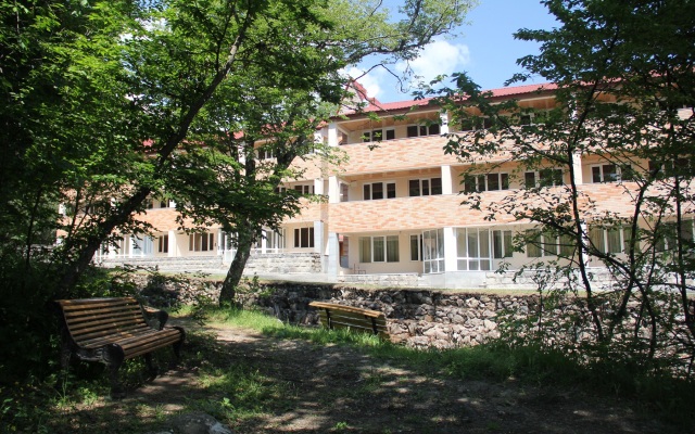 Tsaghkahovit Hotel