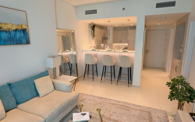 Highend Luxury Seven Palm Apartments