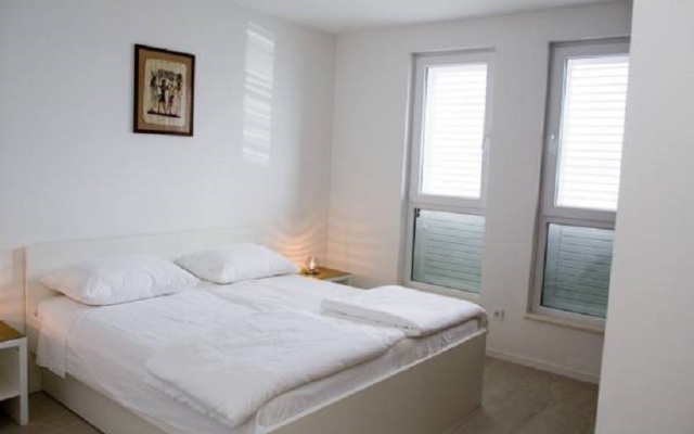 Spacious Beachfront Apartments Tanita