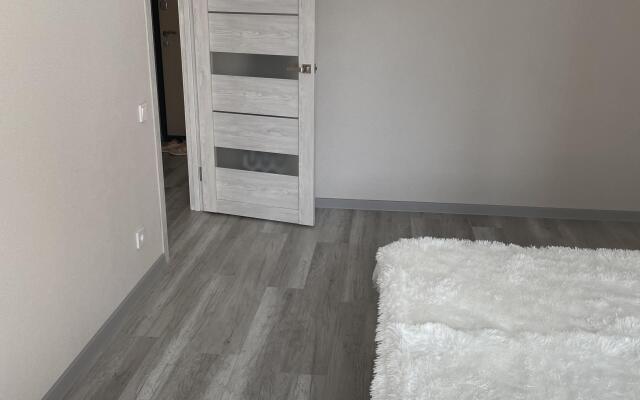 Komfortabelnaya V Tyumeni Posutochno Flat