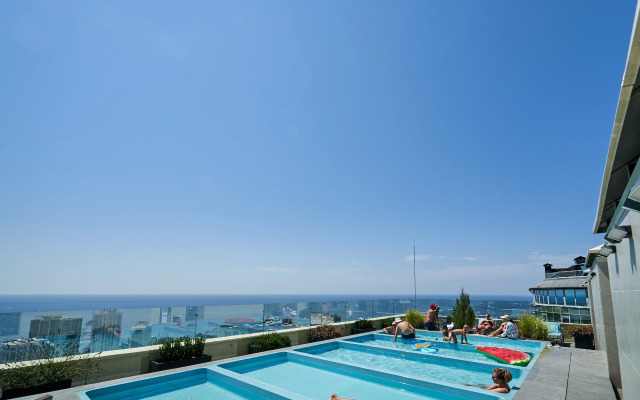 Apartments S Basseynom V Tsentre Sochi