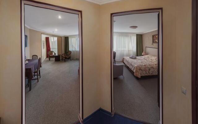 Avrora Hotel