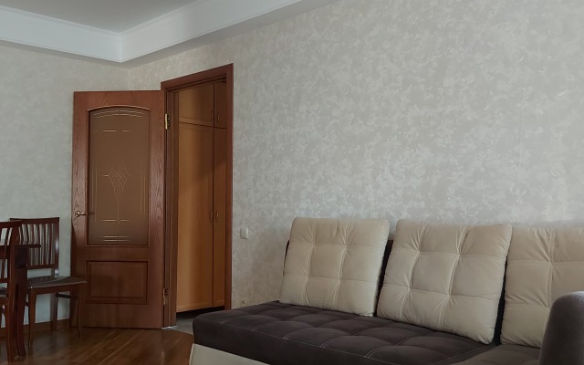 Апартаменты 2-х комнатная квартира на Расула Гамзатова