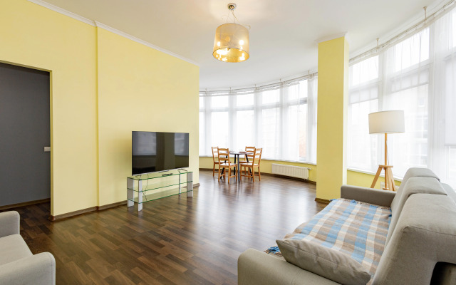 Dizaynerskie I Sovremennye V Tsentre Apartments
