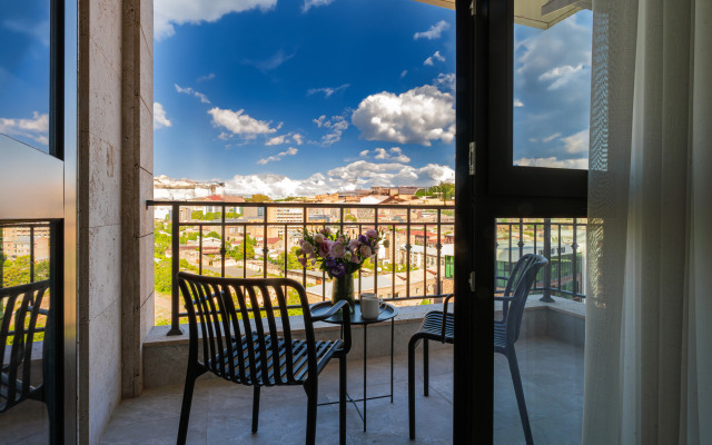 KeyGo #0098, 1 Bedroom, Near City Center Apartments