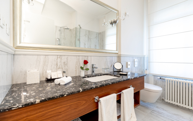Le Premier Boutique hotel