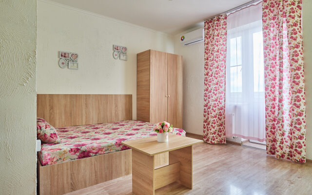 Kvartira Ryadom S Ulitsey Krasnykh Partizan Apartments
