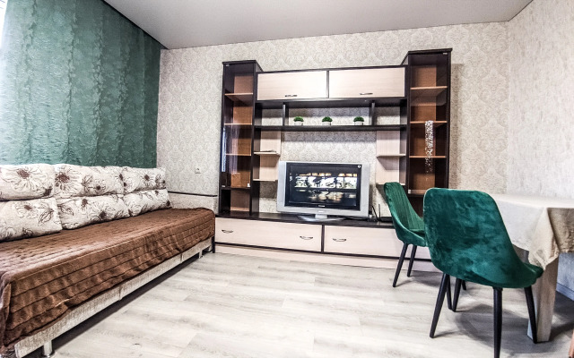 Uyutnaya Dvukhkomnatnaya S Udobnym Raspolozheniem Flat