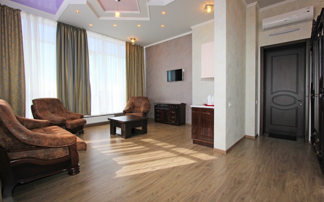 Monarch Hotel