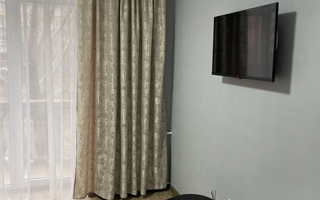 Dvukhkomnatnaya. Voroshilova 8a. 2 Etazh Flat
