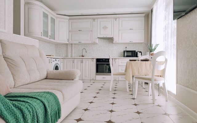 Dvukhkomnatnaya Molodogvardeyskaya 2/95 Flat