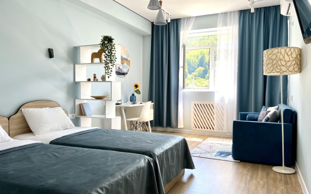 65 m udobnaya dlya semyi naprotiv Kazino s vidom na gory Flat