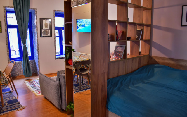 Dom Bibliotekarya s Balkonom Flat