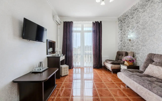 Kronos Hotel