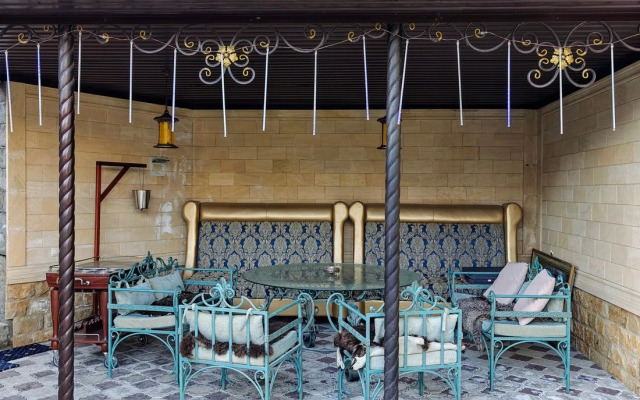 Отель Golden House