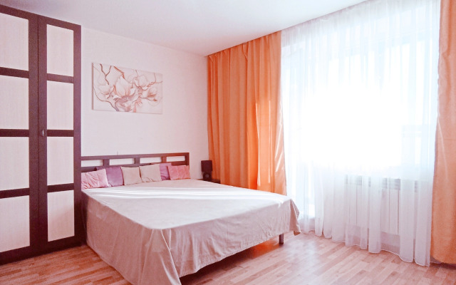 Na Ulitse Universitetskaya Naberezhnaya 60 Flat