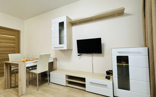 Uutnaya Evro-dvukhkomnatnaya u Naberezhnoy Flat
