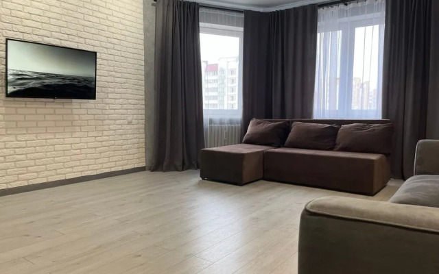 Bolshaya Kvartira s Yevroremontom Flat
