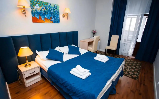 Aruna Hotel