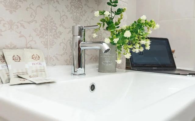 Na Chernomorskoy 6 55 Flat