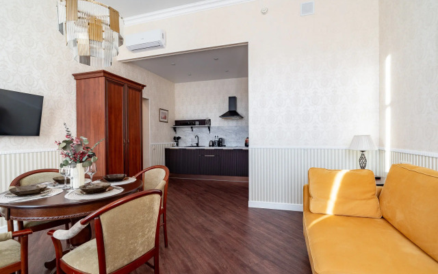 Квартира Евро-Двухкомнатная с Видом на Канал и Высокими Потолками