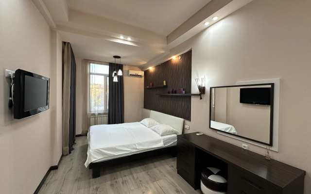 3-komn. ryadom s restoranom DIMOND, DI8210 Flat