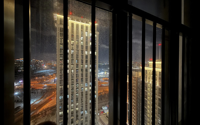 YARKIY DIZAYN, PANORAMA NA REKU PRYAMO S KROVATI Apartments