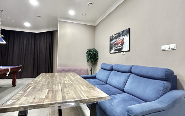 4-Kh Komnatnaya S Basseynom I Saunoy Flat