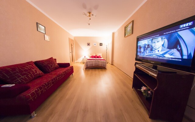 On Revolyutsionnoy 72 Apartments