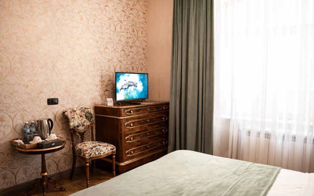 West Inn Palace Hotel