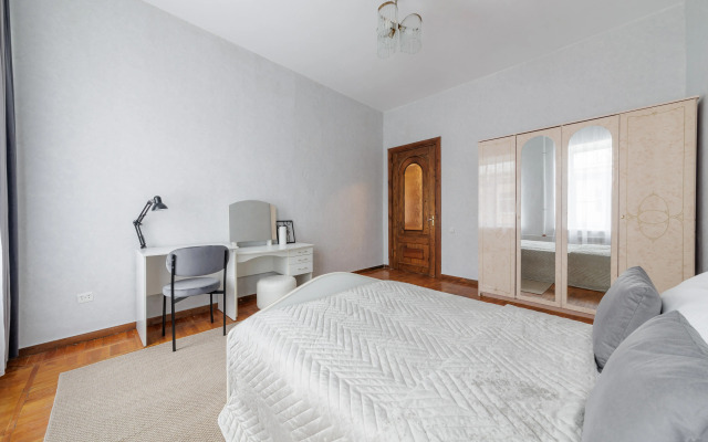 Апартаменты 3 спальни на Мойке