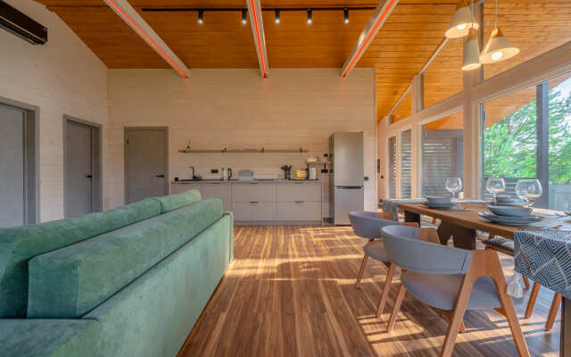 Friends & Family Guest House