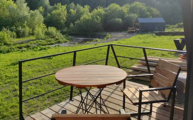 A-Freym S Panoramnym Ostekleniem I Terrasoy Chalet