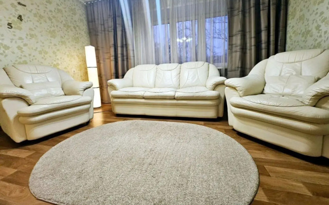 Na Sverdlova 100 Flat