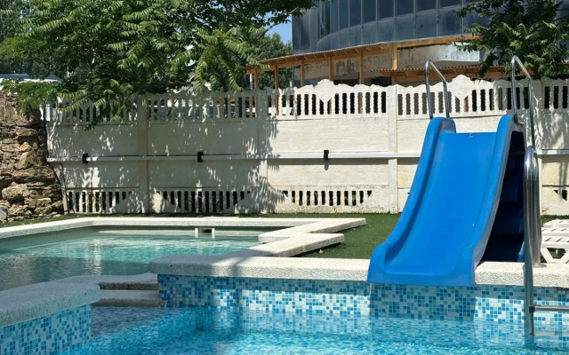 Kapitan Morej Hotel