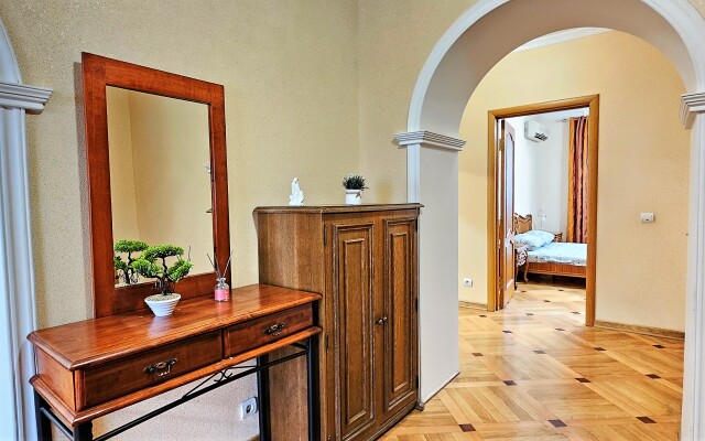 Dobry Dom ryadom s Tsvetnym Bulvarom Apartments