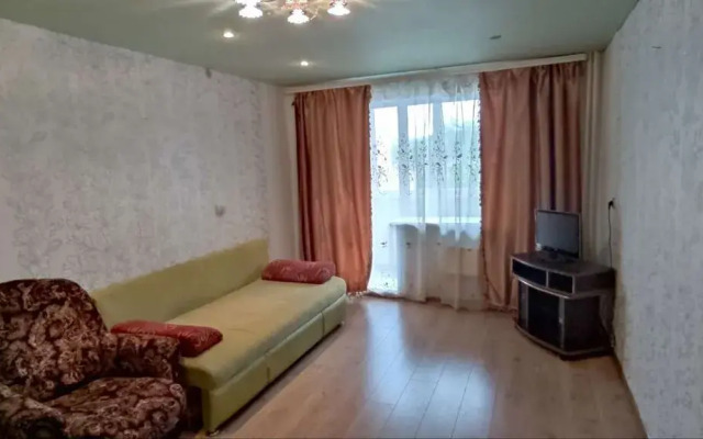 V Molodezhnom Kvartale, 1 Flat